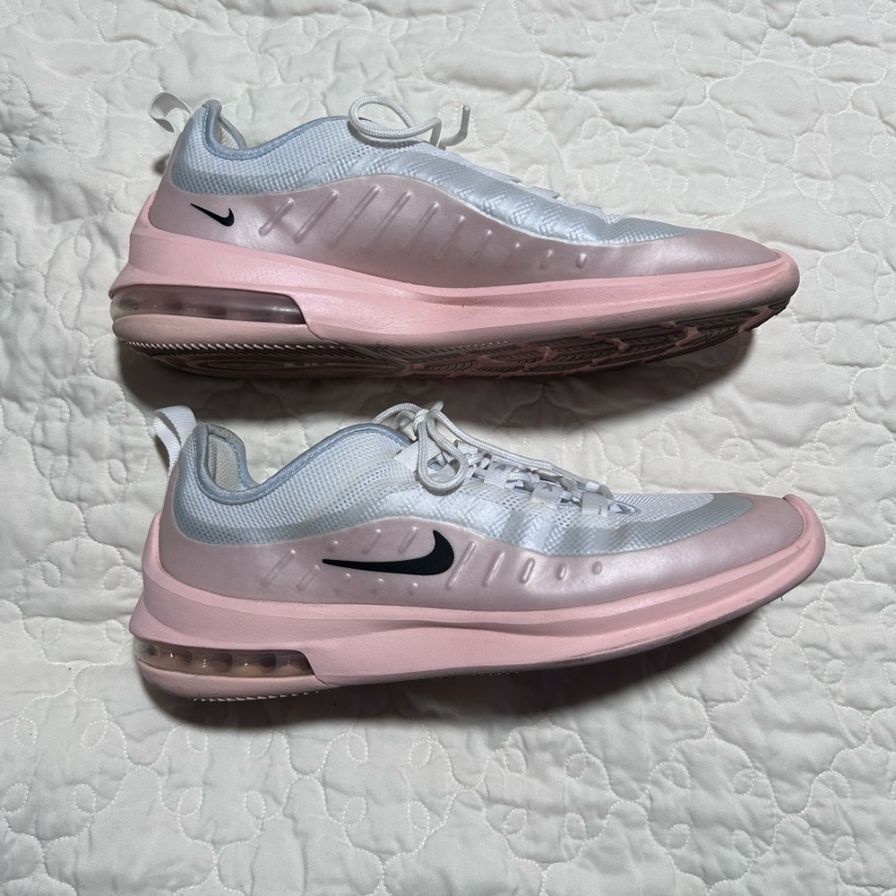 Women's Size 11 Nike Air Casual Shoes AA2168-108